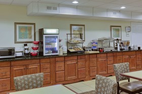 La Quinta Inn & Suites by Wyndham Lexington Park - Patuxent