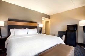 Hampton Inn & Suites Camp Springs