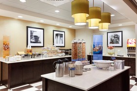 Hampton Inn & Suites Camp Springs