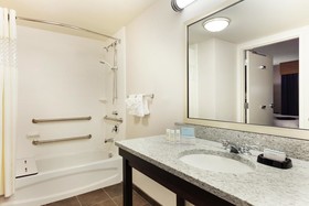 Hampton Inn & Suites Camp Springs