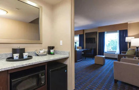 Hampton Inn & Suites Camp Springs