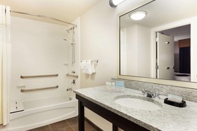 Hampton Inn & Suites Camp Springs
