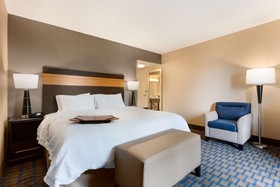 Hampton Inn & Suites Camp Springs