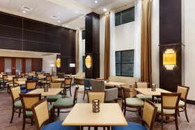 Hampton Inn & Suites Camp Springs
