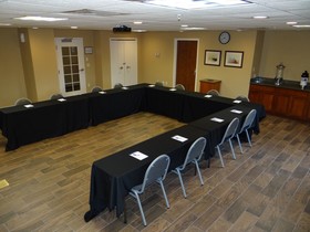 Holiday Inn Express Hotel & Suites Salisbury-Delmar