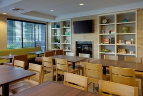 Country Inn & Suites by Radisson, Frederick, MD