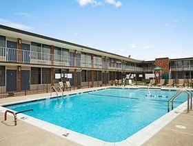 Days Inn by Wyndham Frederick
