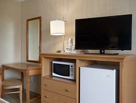 Days Inn by Wyndham Frederick