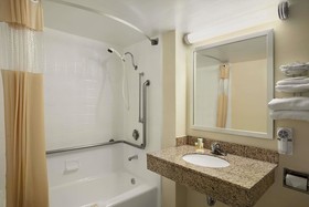 Days Inn by Wyndham Frederick