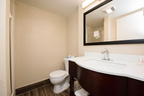 Super 8 by Wyndham Frederick