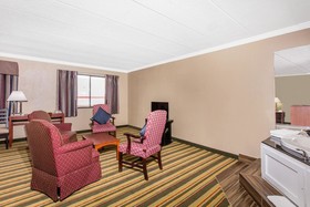 Super 8 by Wyndham Frederick