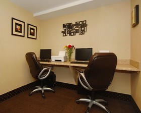 Plaza Inn & Suites