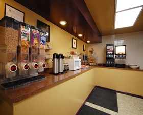 Plaza Inn & Suites
