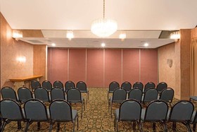 Days Inn by Wyndham Lanham Washington D.C