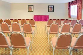 Days Inn & Suites by Wyndham Laurel Near Fort Meade