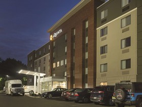 La Quinta Inn & Suites by Wyndham Baltimore BWI Airport