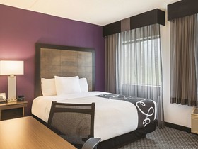 La Quinta Inn & Suites by Wyndham Baltimore BWI Airport