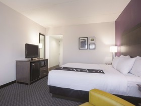 La Quinta Inn & Suites by Wyndham Baltimore BWI Airport