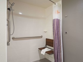 La Quinta Inn & Suites by Wyndham Baltimore BWI Airport
