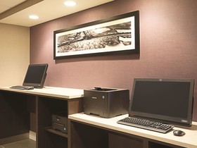 La Quinta Inn & Suites by Wyndham Baltimore BWI Airport