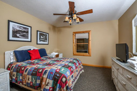 Cozy Bear Chalet House