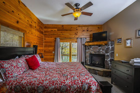 Cozy Bear Chalet House