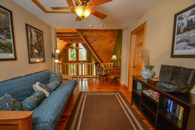 Cozy Bear Chalet House