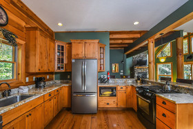 Cozy Bear Chalet House