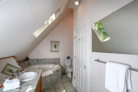 Quiet Retreat Four bedroom Holiday Home