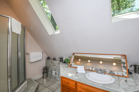 Quiet Retreat Four bedroom Holiday Home