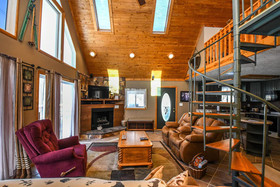 Slope's Edge House