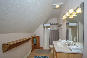 Slope's Edge House