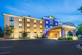 Holiday Inn Express & Suites Northeast
