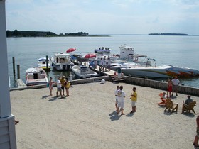 Lowes Wharf Marina Inn