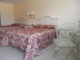 Lowes Wharf Marina Inn