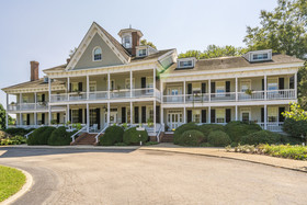 Historic Kent Manor Inn