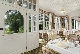 Historic Kent Manor Inn