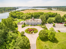 Historic Kent Manor Inn