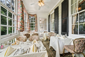 Historic Kent Manor Inn