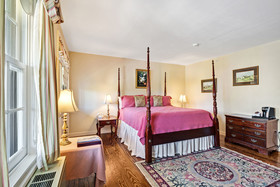 Historic Kent Manor Inn
