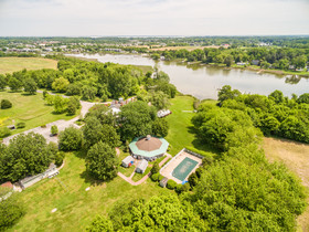 Historic Kent Manor Inn