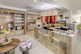 Hilton Garden Inn Waldorf