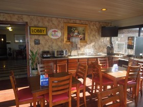 Super 8 by Wyndham Waldorf