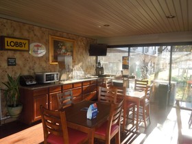Super 8 by Wyndham Waldorf