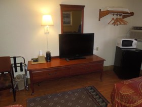 Super 8 by Wyndham Waldorf