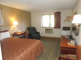 Super 8 by Wyndham Waldorf