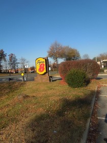 Super 8 by Wyndham Waldorf
