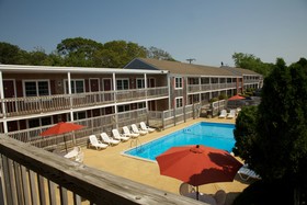 Holiday Hill Inn & Suites