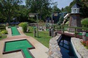 Holiday Hill Inn & Suites