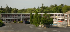 Holiday Hill Inn & Suites
